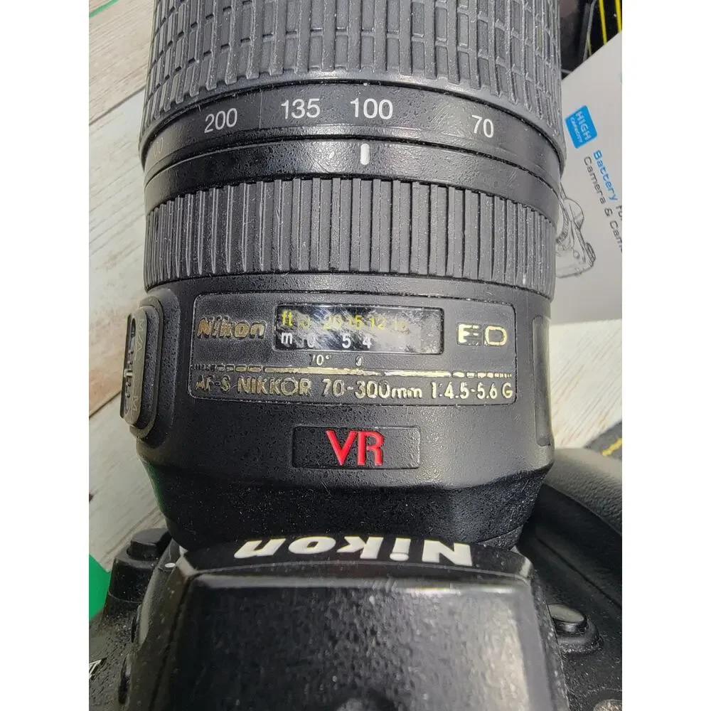 Nikon D90 DSLR Camera w/NIKKOR 70-300mm Lens Black with Battery and Charger